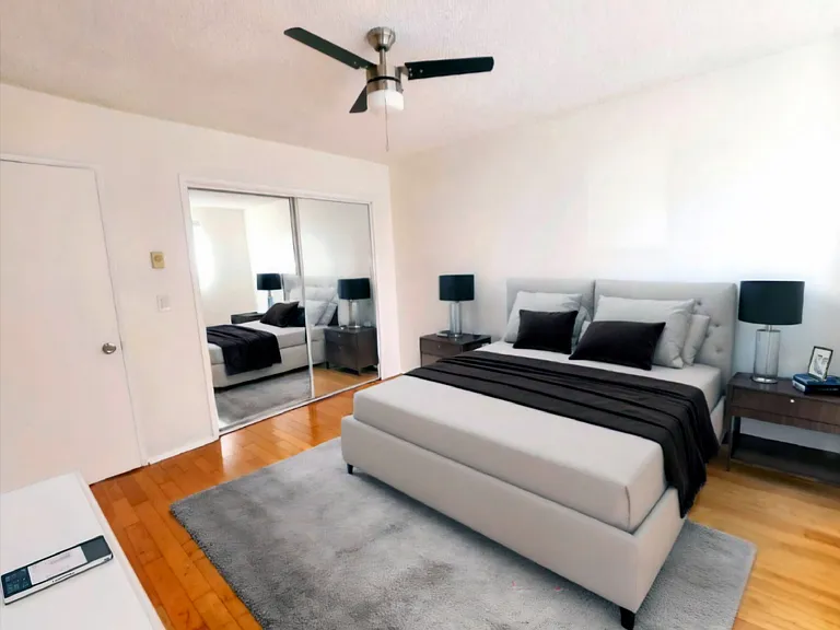 425 N Hobart Blvd — Photo 43