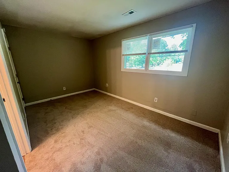 1100 Savannah Dr — Photo 15