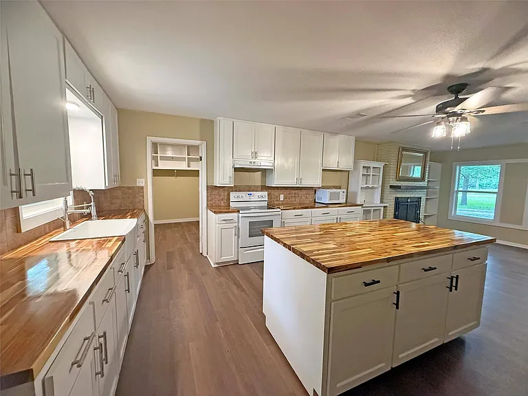 1139 County Road 403 — Photo 6