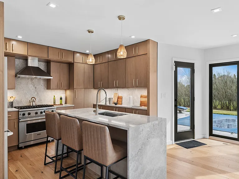 10 William Way — Photo 16
