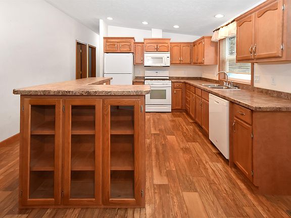 5th image of 221 17th St NW