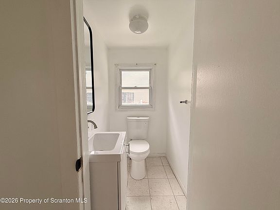 5th image of 1424 Capouse Ave