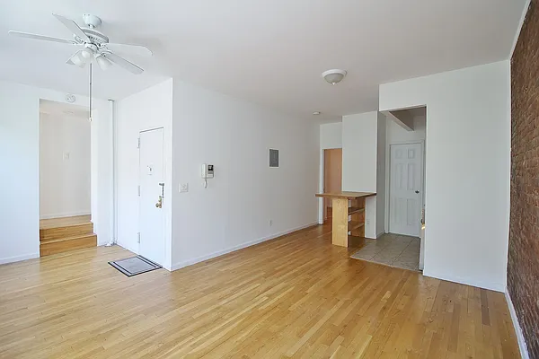 Rented by Julianna Realty Corp | media 10