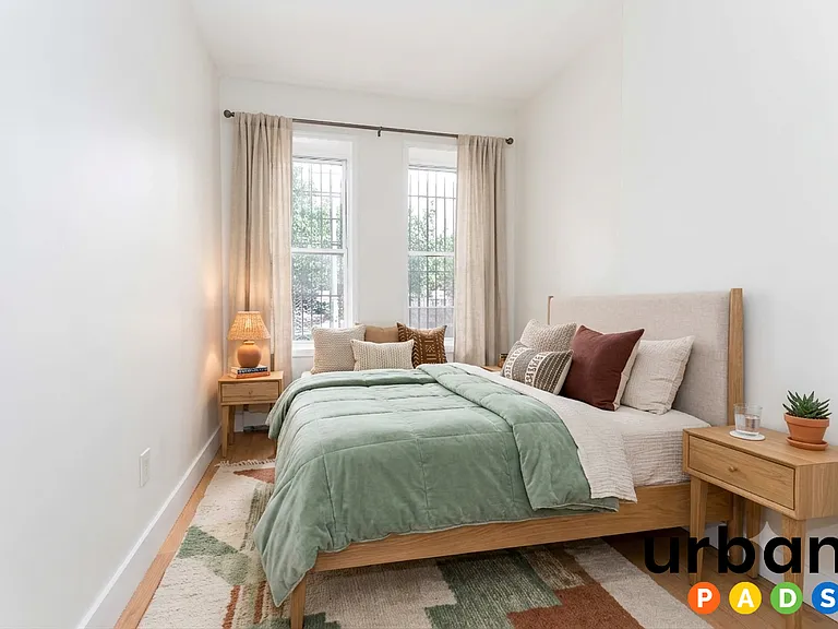 828 Halsey St #2B — Photo 2