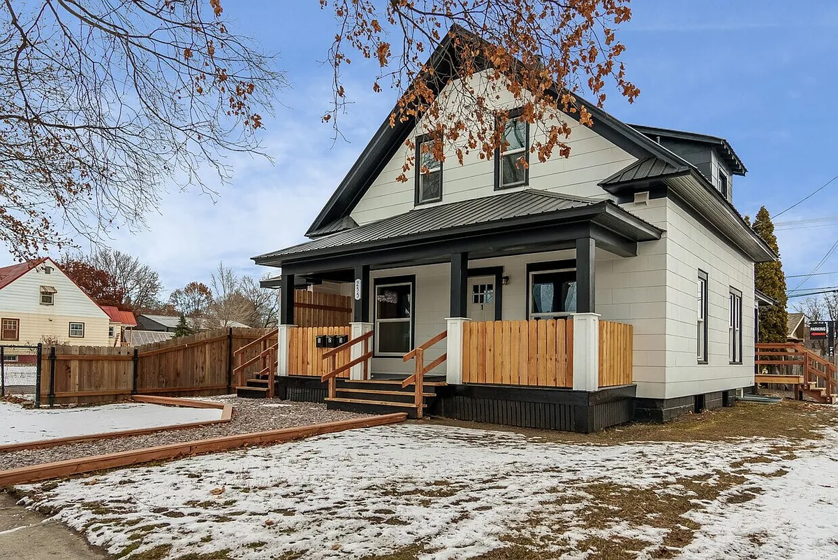 Building Photo - 255 1st Ave