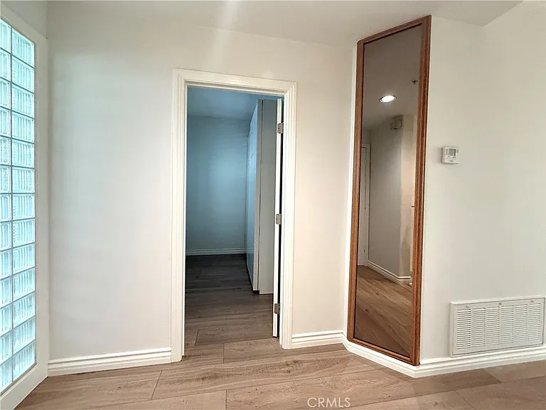 2243 Martin #110 — Photo 17