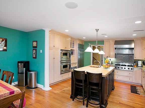 Large eat-in kitchen