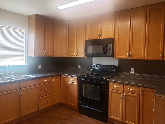 3rd image of 3607 Briscoe St