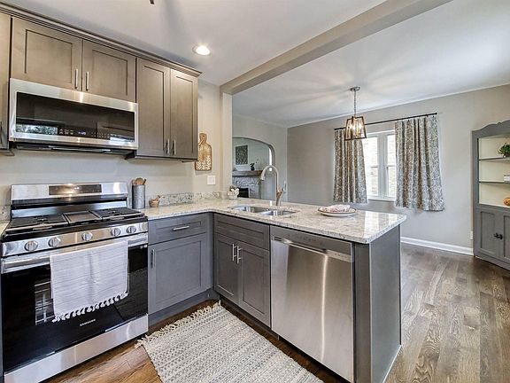 4th image of 305 McAlpin Ave