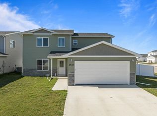 2541 Ivory St, Minot, ND 58703