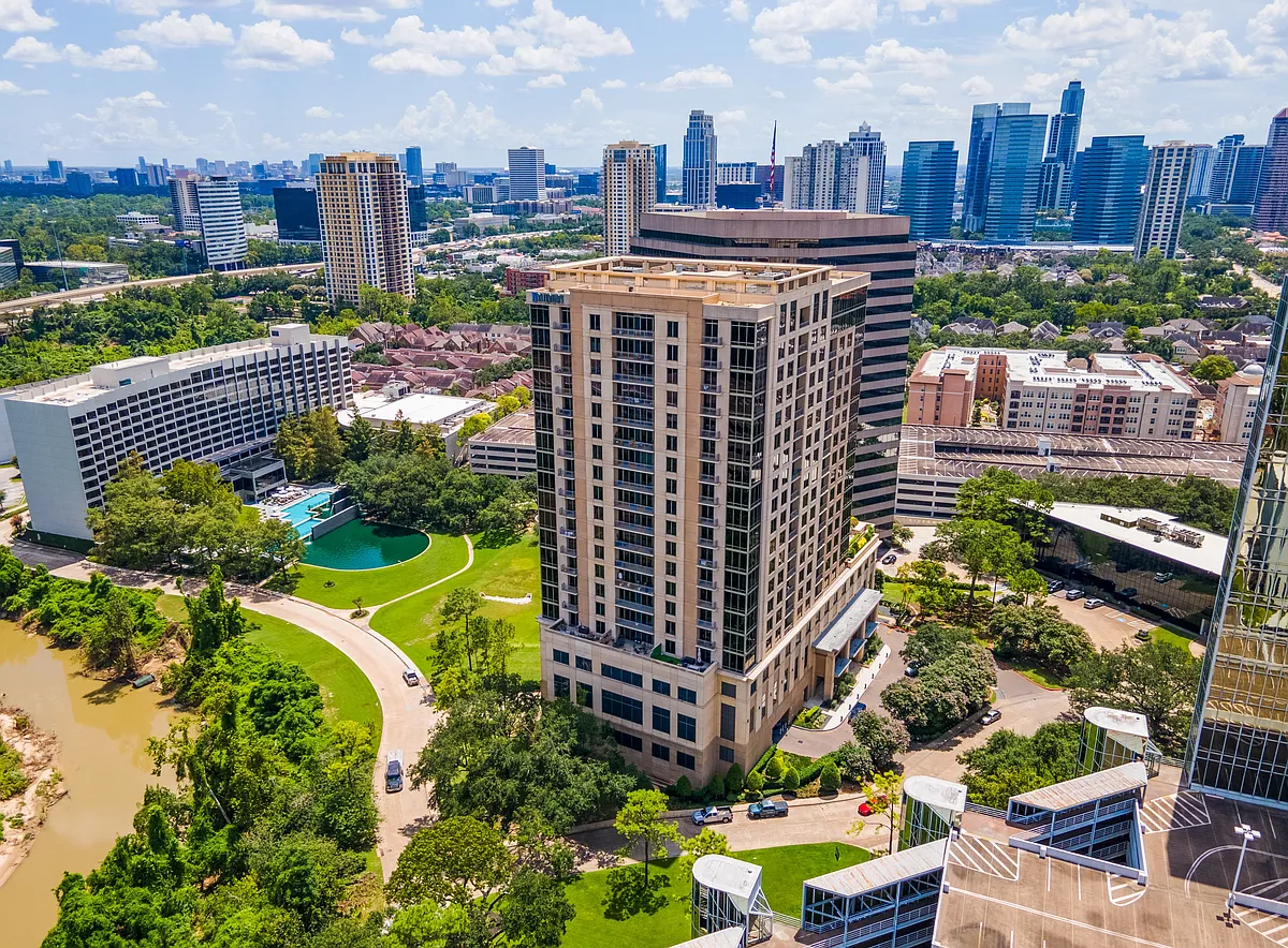 Building Photo - 7 Riverway