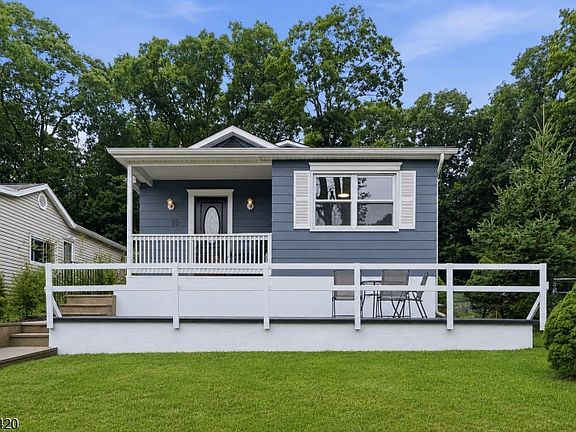 2nd image of 18 Coolidge Trl