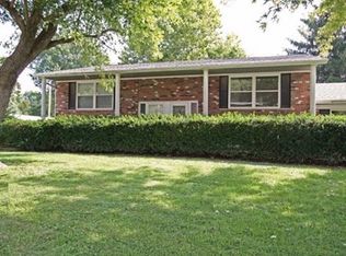 202 Castellano Dr, Swansea, IL 62226