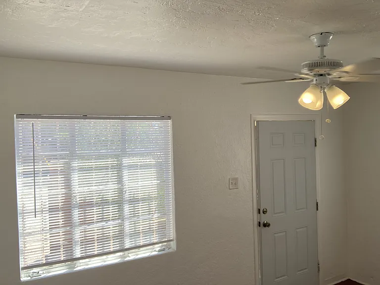 1039 E Spring St — Photo 3
