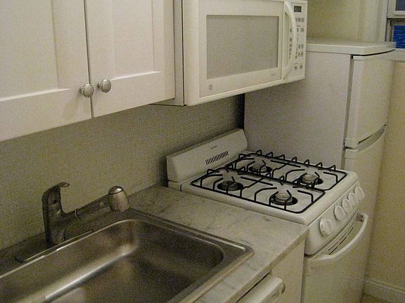 5th image of 56 W 65th St APT 4J