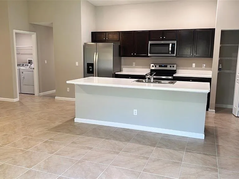 1755 SW Cannon Ave — Photo 5