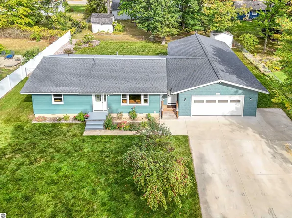 1903 Maple Dr, Traverse City, MI 49686