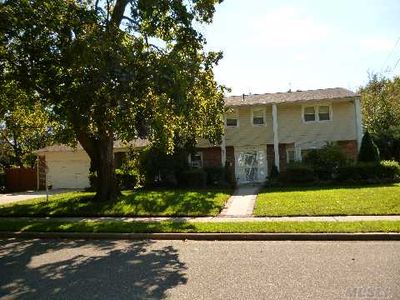 586 Oxford St, Westbury, NY, 11590