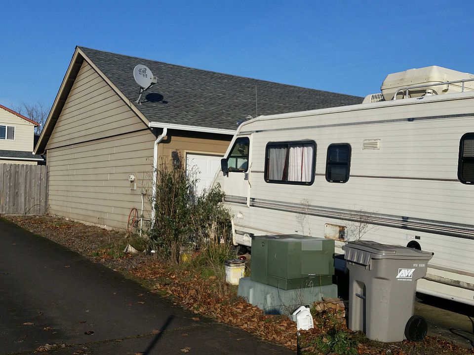 2nd image of 721 Walker Rd