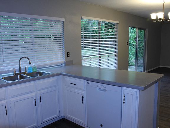 4th image of 13922 Mission Valley