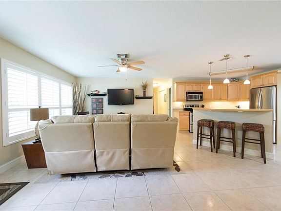 3rd image of 509 NW North River Point Dr