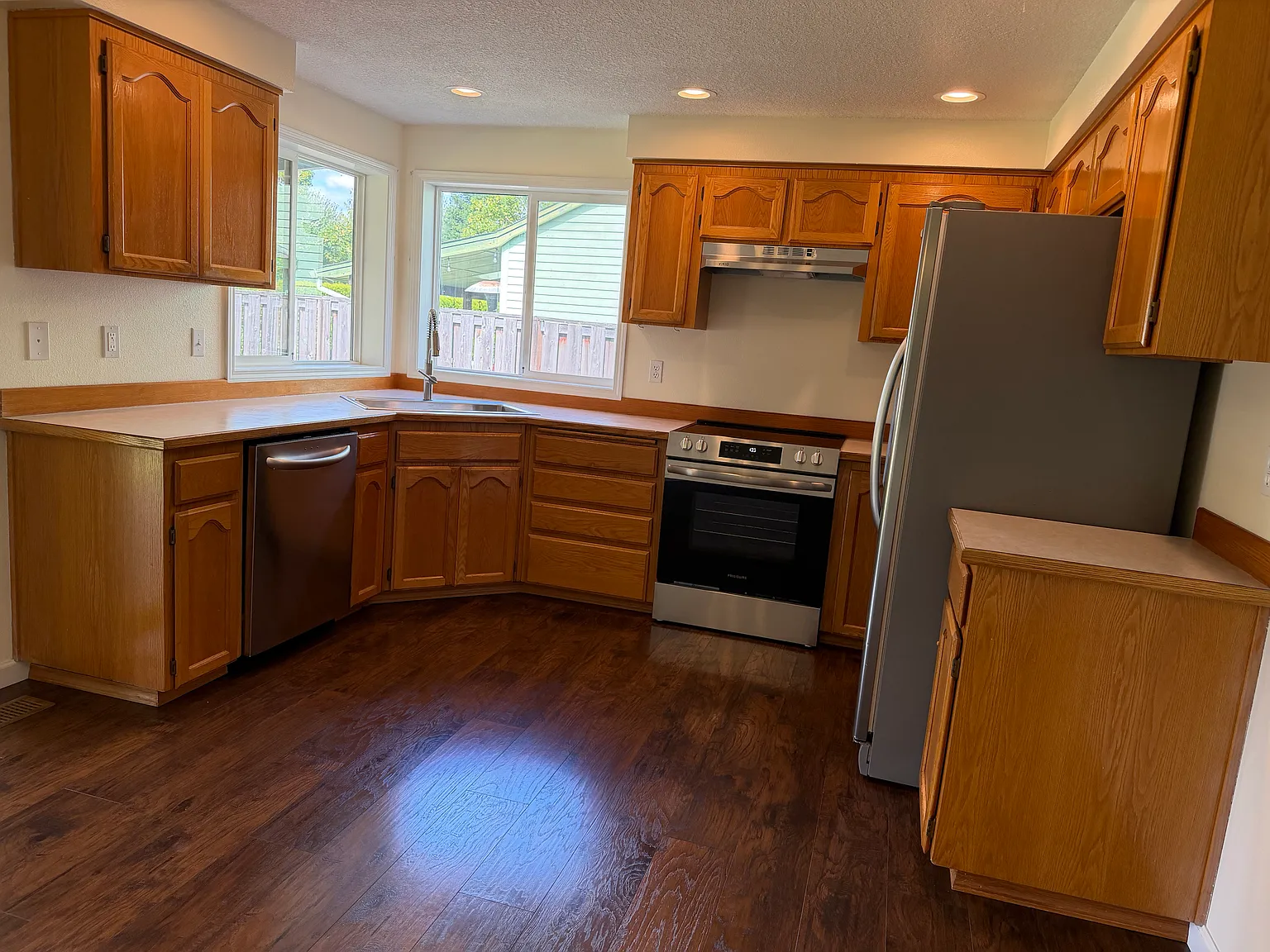 3 bed, 1192 sqft, $2,900 — Photo 3