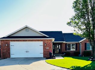 616 Garden Ct, Chatham, IL 62629