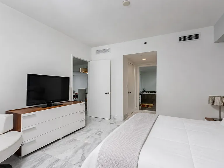 495 Brickell Ave #705 — Photo 2