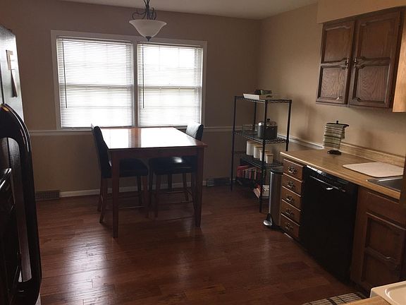 3rd image of 372 Atwood Dr