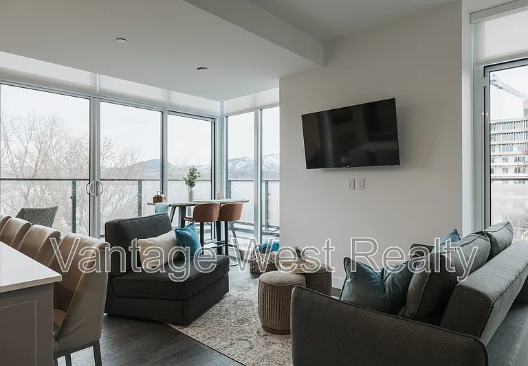 3389 Lakeshore Rd #516 — Photo 38
