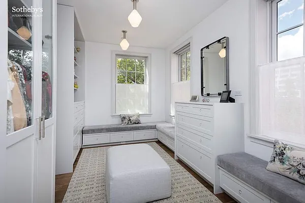 Sold by Sotheby's International Realty | media 26