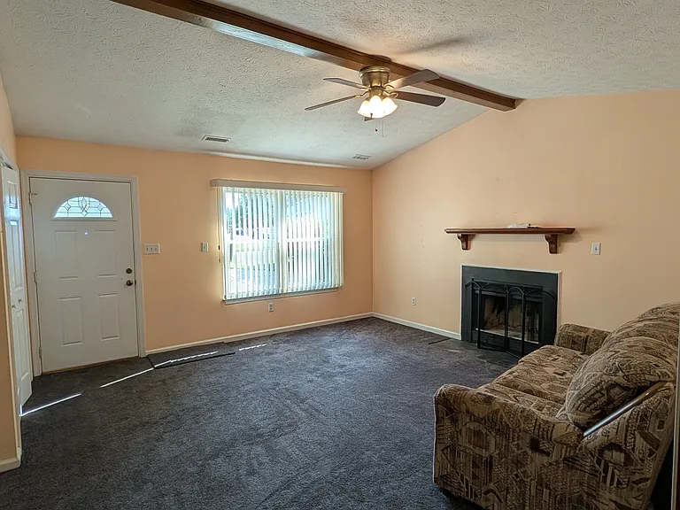 693 Trails Ln — Photo 3