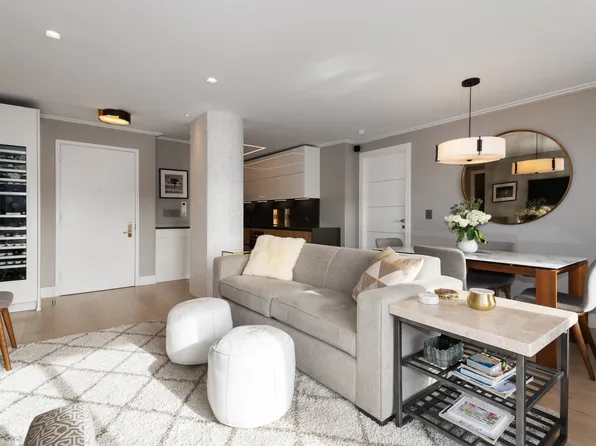 324 West 23rd Street 5B image 2 of 10