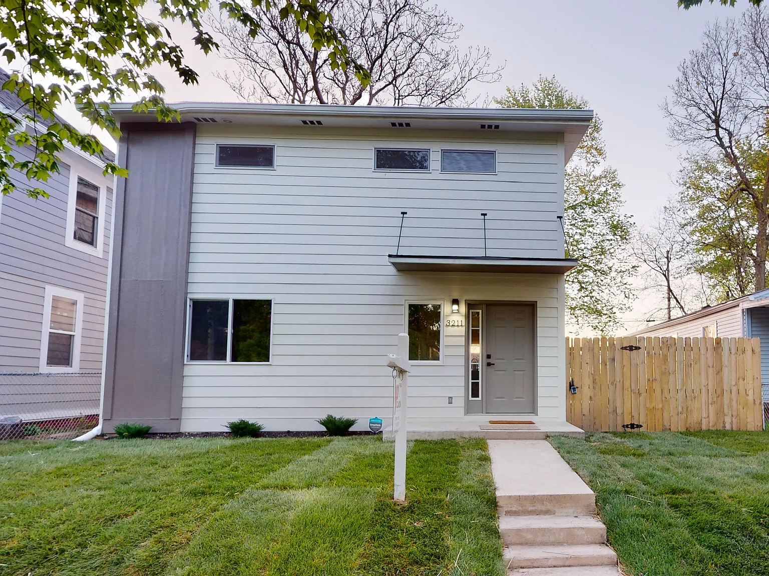 3211 Boulevard Pl photo 1
