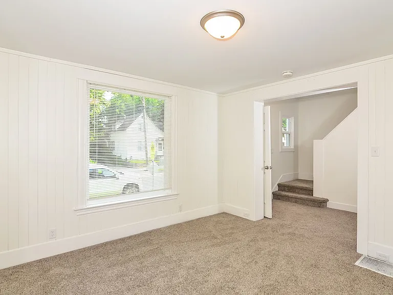 613 17th Ave NE — Photo 12