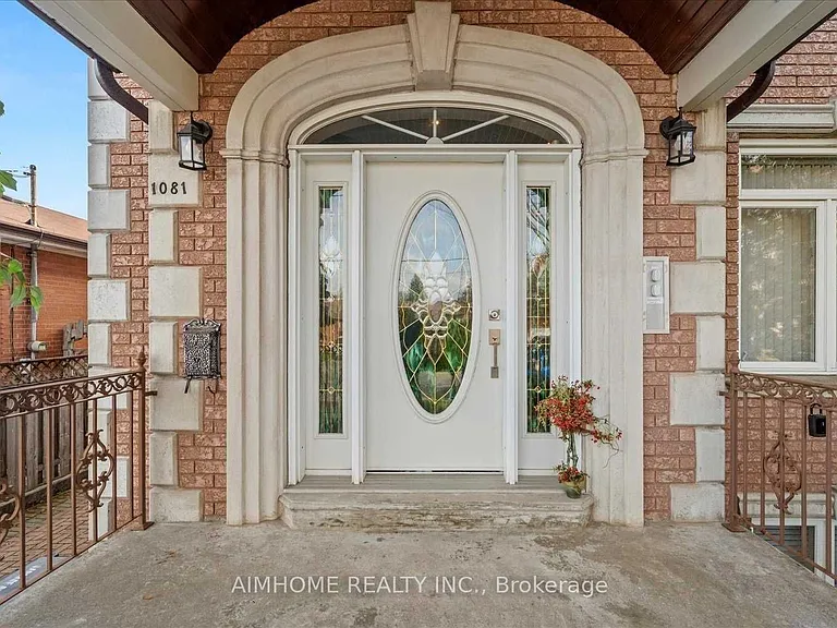 1081 Glencairn Ave — Photo 2