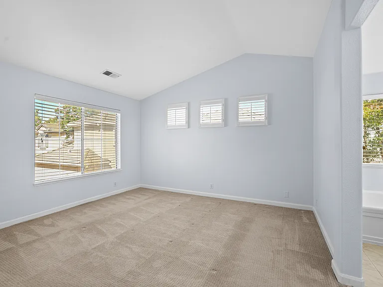 1067 McKay Dr — Photo 18