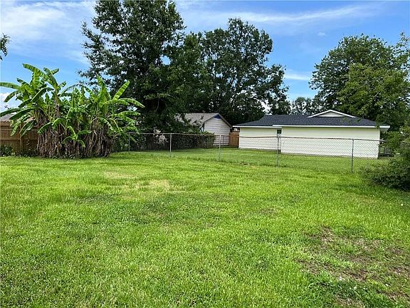 3rd image of 1524 Natchez Ln