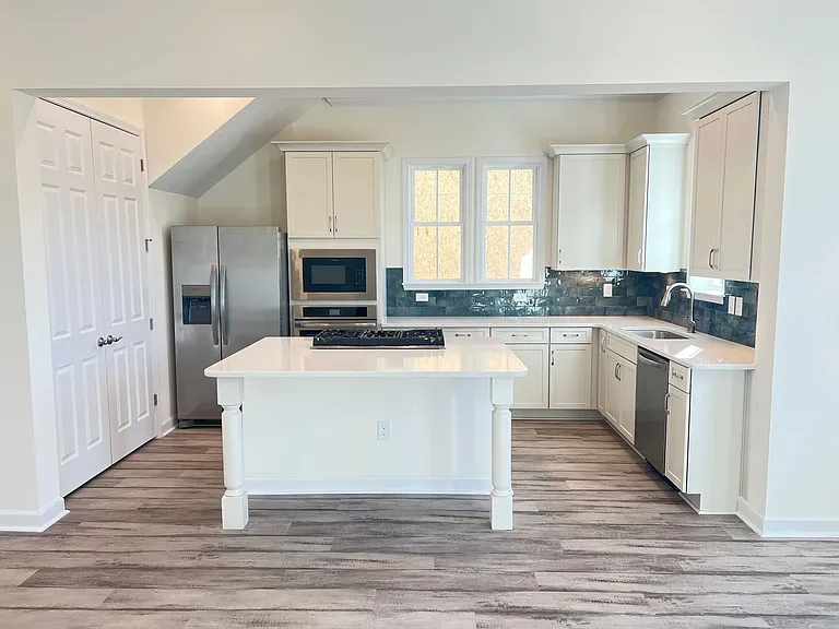 2800 Cook Cir #A — Photo 8