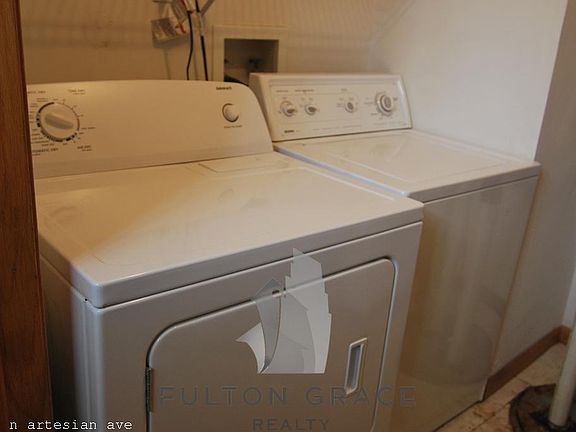 3rd image of 1401 N Artesian Ave #613