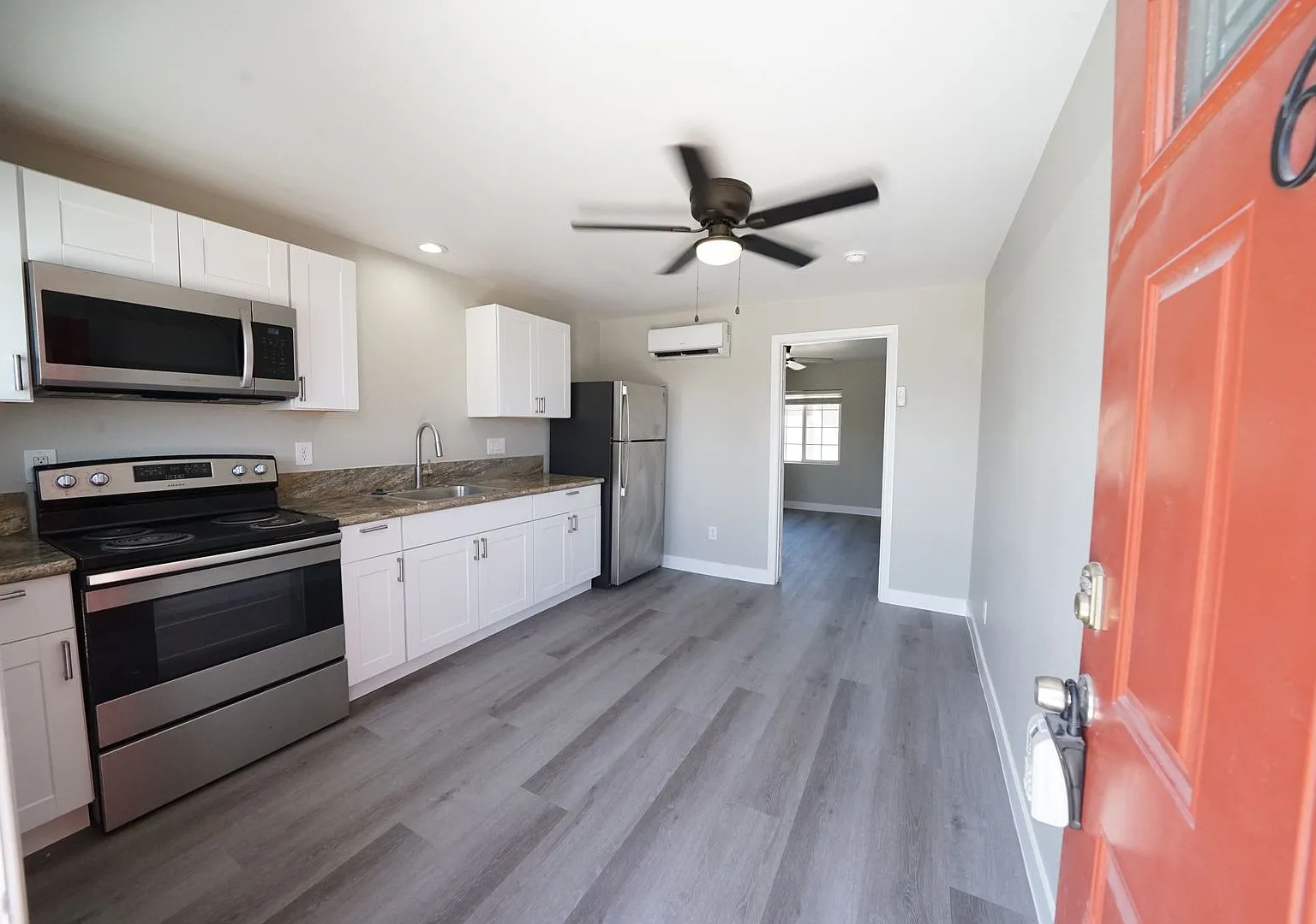 118 S Mojave Rd — Photo 4