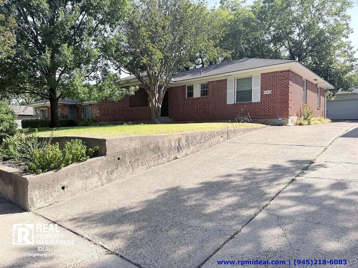3 bed, 2.0 bath, 1426 sqft, $2,799 — Photo 2