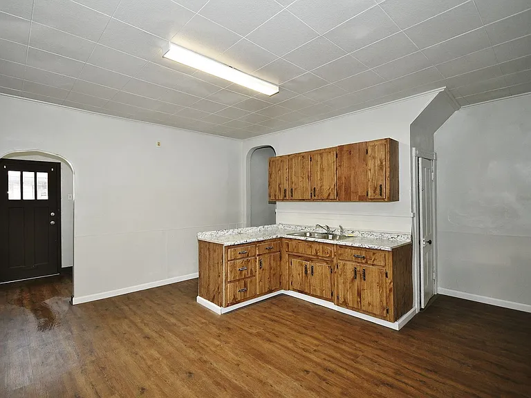1243 Evans St — Photo 9