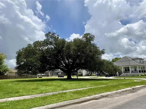 7205 Easy St, Arabi, LA 70032