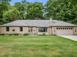 2481 Hathaway Ct, Norton Shores, MI 49441
