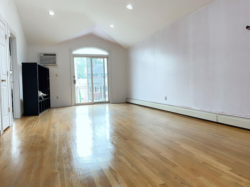 1st image of 12117 6th Ave #3-F