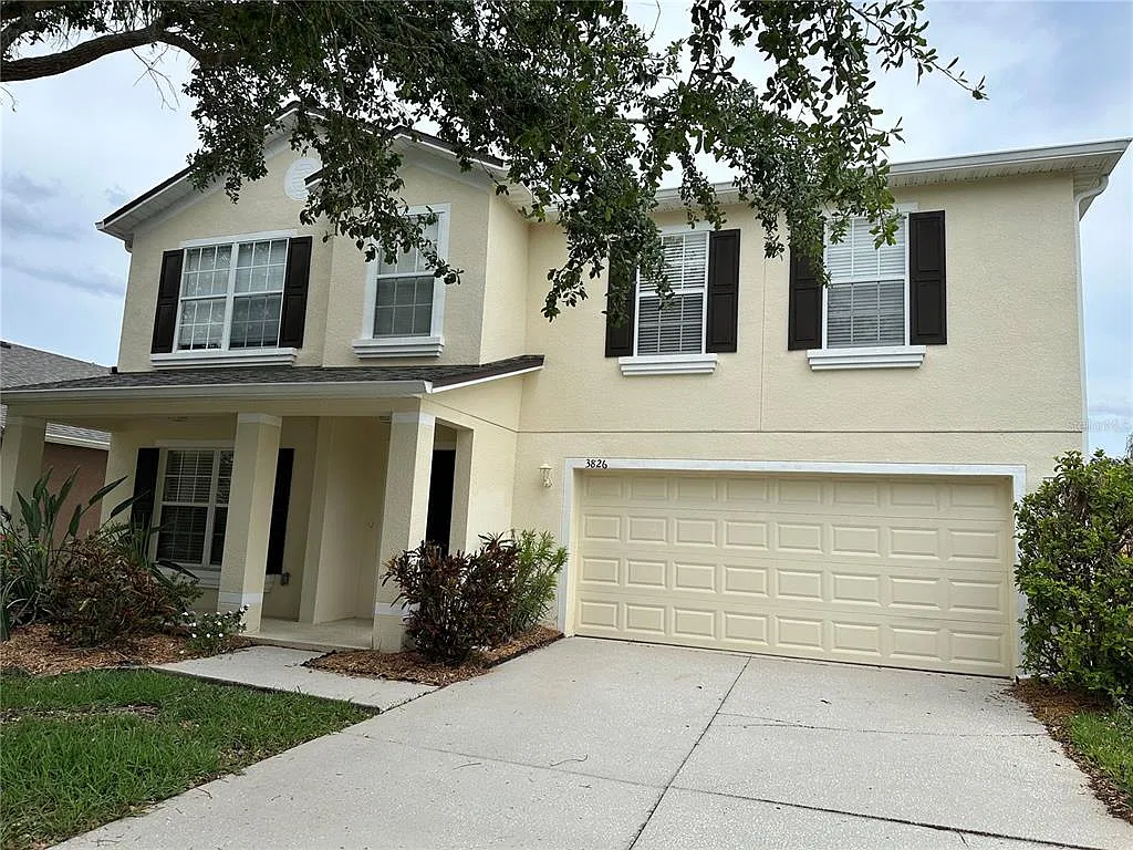 4 bed, 2.5 bath, 2476 sqft, $2,900 — Photo 1