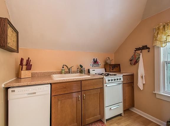 3rd image of 113 N Bennett St APT A