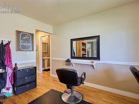 5th image of 423 Chamberlin Pl