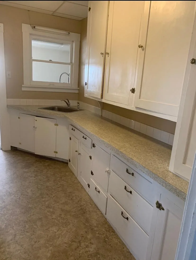 2 bed, 1100 sqft, $1,100 — Photo 3